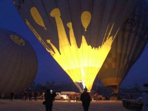 Yeni yılın ilk güneşini havada karşıladılar