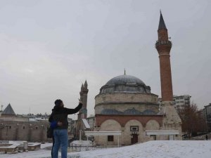 Sivas yeni yıla karla uyandı