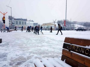 Erzincan yeni yılın ilk gününe karla uyandı