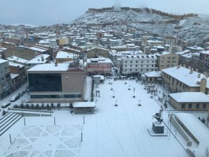 Bayburt yeni yıla karla uyandı