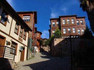 Tarih kokan sokak görenleri mest ediyor