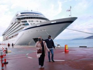 Kuşadası’na 2022 sezonunun  ilk kruvaziyer gemisi geldi