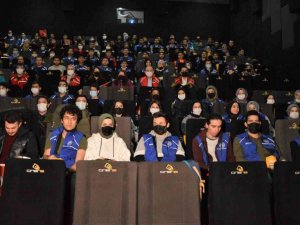 Manisalılar ‘Kesişme; İyi ki Varsın Eren’ filminde duygusal anlar yaşadı