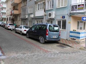 Bu sokağa girenin aklı karışıyor