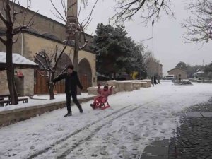 Elazığ’da yılın ilk karı yağdı