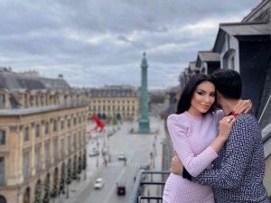 Ünlü model Tuğçe Aral’ın parmağındaki tek taş yüzük merak konusu oldu