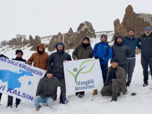 Van Gölü Aktivistleri Derneği Başkanı Özel: “Nemrut’un develerini koruyarak turizme kazandırmalıyız”