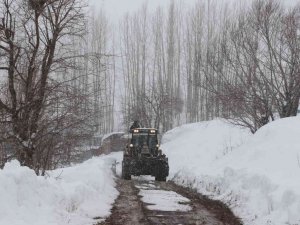 Hakkari’de 112 yerleşim yerinin yolu ulaşıma kapandı