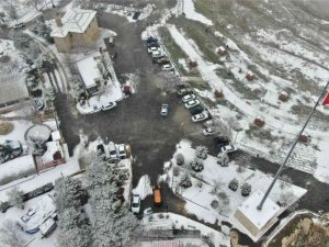 Yılın ilk karının yağdığı Harput’tan kartpostallık görüntülüler