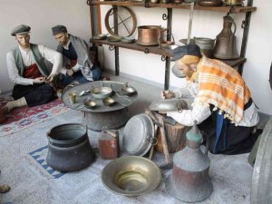 EÜ Etnografya Müzesi’nde 3 bine yakın önemli eser sergileniyor