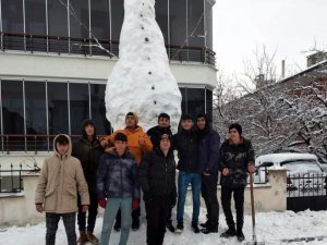 6 metrelik kardan adam