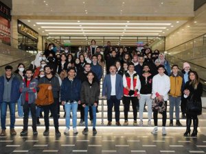 Sincan Belediye Başkanı Murat Ercan öğrencileri, Kesişme: İyi Ki Varsın Eren” filmine götürdü