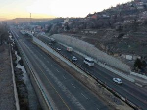 Büyükşehir Mavi Göl Girişi Kavşağı’nın ilk etabını tamamladı