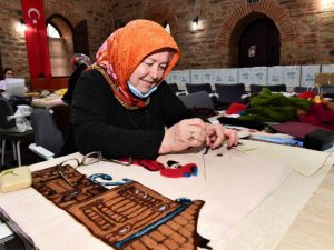 Yıldırımlı kadınlar keçe sanatını yaşatıyor