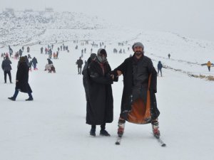 Önce kayak keyfi sonra halay