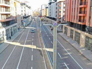 Elazığ’da bulvarlar yenilenerek depremin izleri siliniyor