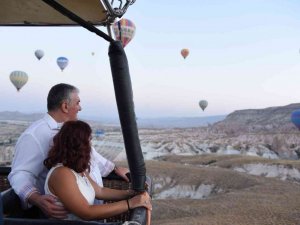 Bir yılda 389 bin kişi balonla Kapadokya’yı izledi