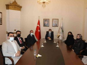 Vali Öksüz, Kazı Başkanı Arslan ile bir araya geldi