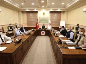 Bakan Akar, Kuvvet Komutanları ile videolu toplantı gerçekleştirdi