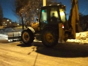 Muradiye’de karla mücadele çalışması