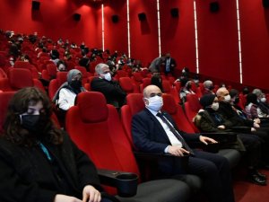 Vali Dağlı ’Kesişme: İyi ki Varsın Eren’ filmini lise öğrencileriyle birlikte izledi