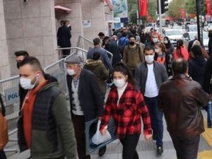 Maske ve sosyal mesafe tedbirlerine devam