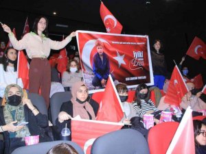 Sinemada ‘İyi Ki Varsın Eren’ pankartıyla andılar