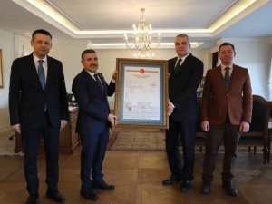 Vali Atay, Hükümet konağının tapusunu aldı