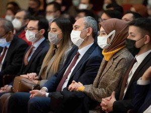 Bakan Gül, hakim ve savcı adaylarıyla ‘Reis Bey’ isimli tiyatro oyununu izledi