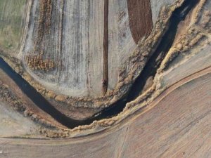 Kızılırmak nehrini besleyen Delice ırmağı alarm veriyor: Kuraklık çiftçileri vurdu