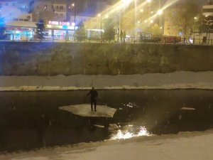 Buzu sal yapıp Çoruh’ta gezintiye çıktı