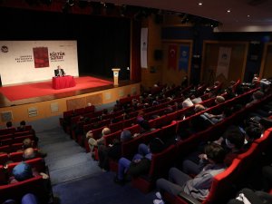 AKM’de yakın tarih konuşuldu