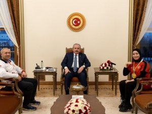 Dünya Bilek Güreşi Şampiyonu Esma Nur Çakmak’tan TBMM Başkanı Şentop’a ziyaret