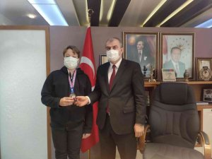 İl Milli Eğitim Müdürü Okumuş, yüzmede derece elde eden öğrenciyi ağırladı