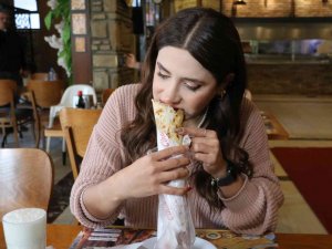Adana’da yeni trend: "Lahmacun arası kebap"