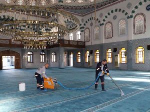 Akdeniz Belediyesi, ibadethanelerin temizliğine devam ediyor
