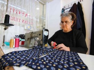 Ahi Çarşısı’nın en yaşlı kadın terzisi çırak bulamıyor