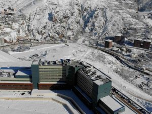 Gümüşhane Devlet Hastanesi’nde yol sorunu çözüm bekliyor