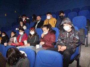 İlk kez gittikleri sinemada  “İyi ki Varsın Eren” filmini izlediler