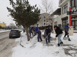 Kar temizleme çalışmaları devam ediyor