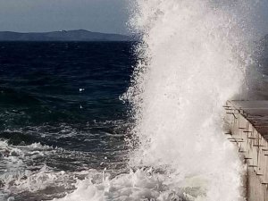 Lodos Erdek ve Bandırma’da etkili oluyor