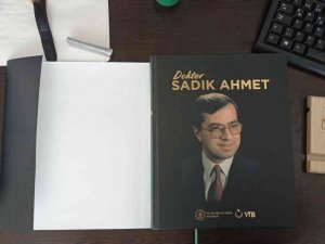 Doktor Sadık Ahmet’in hayatı, doğumunun 75’inci yılında kitaplaştırıldı
