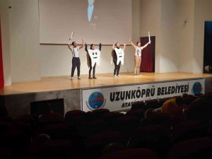 Uzunköprü’de Ağız ve Diş Sağlığı Topluluğu’ndan öğrencilere piyesli diş sağlığı eğitimi