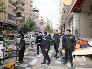 Haliliye’de zabıta kaldırım işgallerini önlüyor