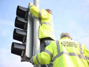 Trafik yoğunluğu yaşanan bölgeye akıllı kavşak sistemi