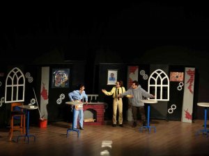 Metamorfoz adlı tiyatro oyunu ADÜ’de seyirciyle buluştu