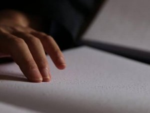 MEB’den görme yetersizliği olanlar için ’İlk Yardım Okulu’ kitabı