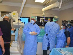 Adana’da kasıktan kalp kapak değişimi