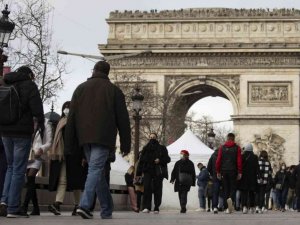 Fransa’da günlük vaka sayısı 2 gündür 300 binin üzerinde