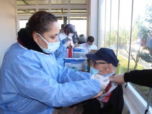 Huzurevi sakinleri aşılandı